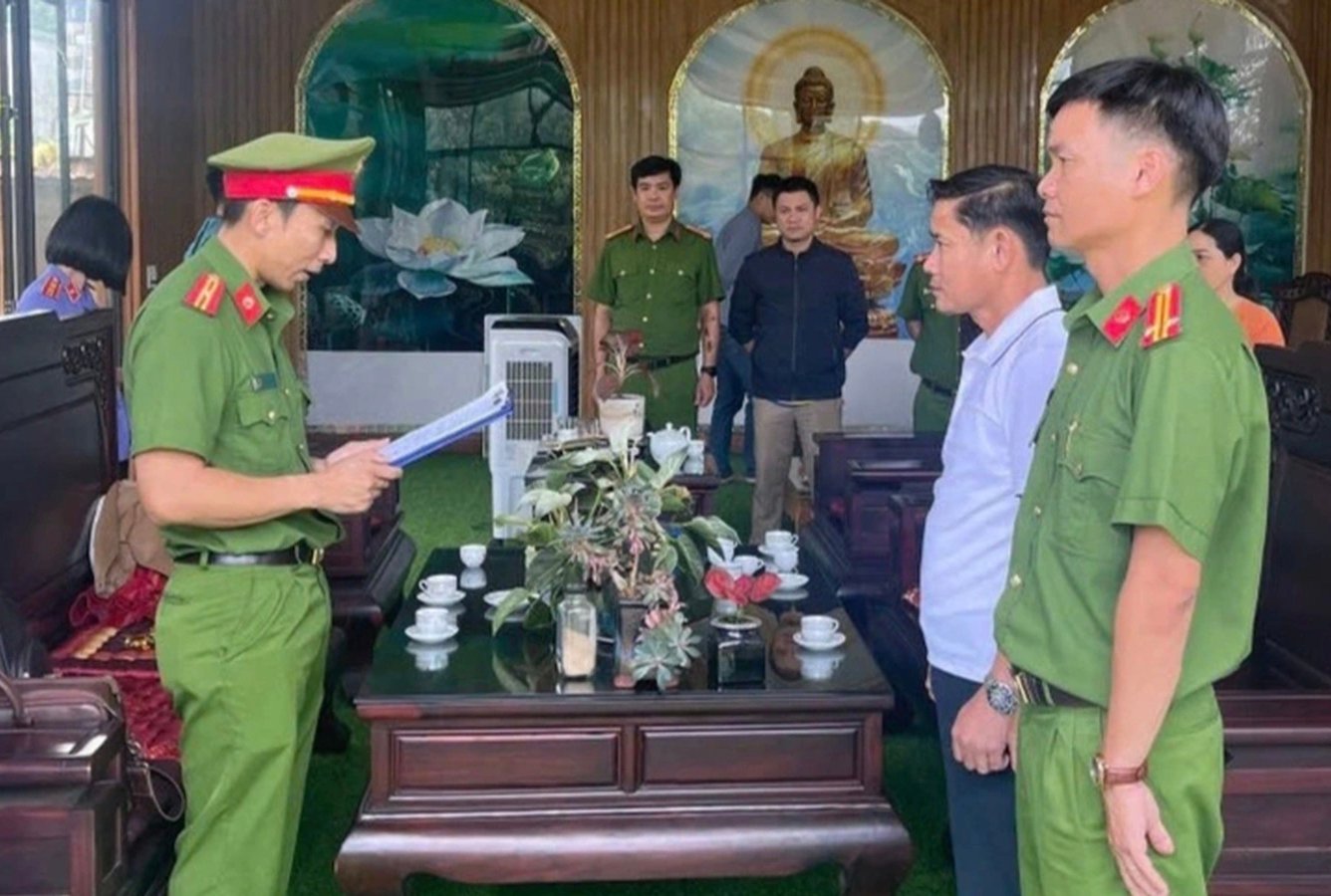 Bat Chu Tich Cong Ty Ca Phe Ia Cham La Anh Trai Ong Thich Minh Tue 1