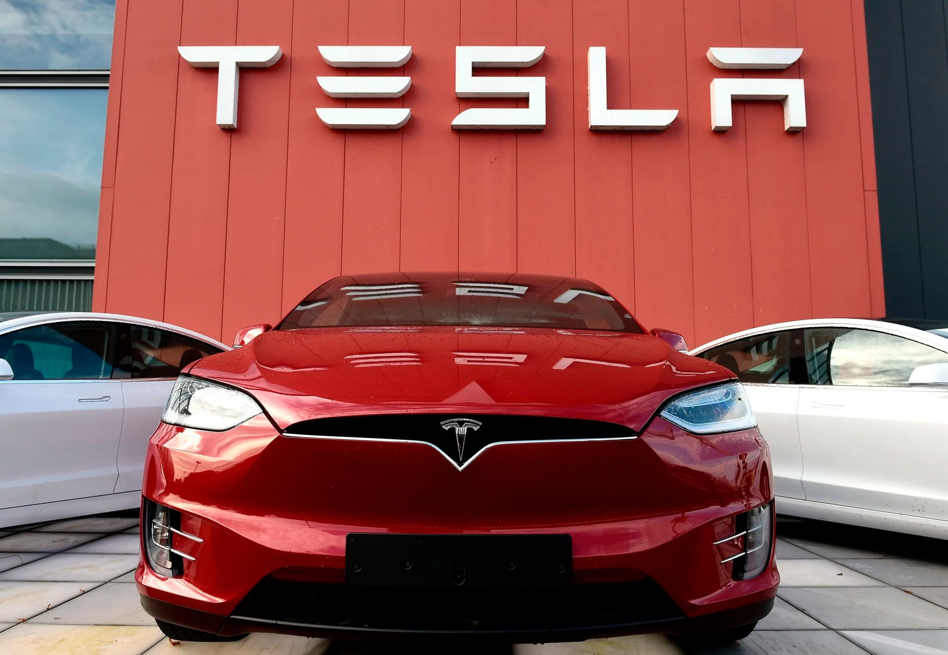 Giữa lúc Tesla lao đao, Tổng thống Trump khẳng định không ‘xuống tay’ với Elon Musk Giữa lúc Tesla lao đao, Tổng thống Trump khẳng định không ‘xuống tay’ với Elon Musk