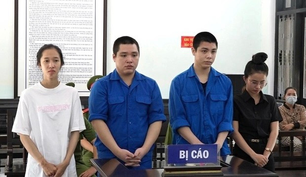Phạt tù 4 đối tượng lừa đưa người sang Campuchia trái phép Phạt tù 4 đối tượng lừa đưa người sang Campuchia trái phép