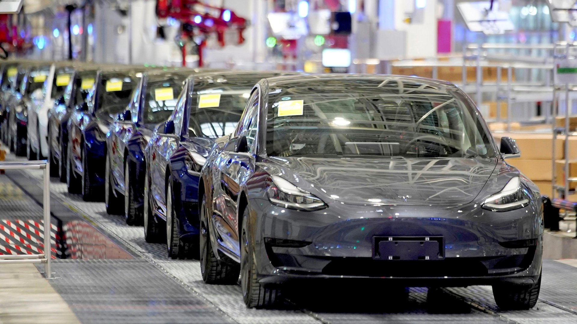 Tesla ‘bốc hơi’ 68 tỷ USD vốn hóa sau tuyên bố thành lập đảng chính trị của Elon Musk Tesla ‘bốc hơi’ 68 tỷ USD vốn hóa sau tuyên bố thành lập đảng chính trị của Elon Musk