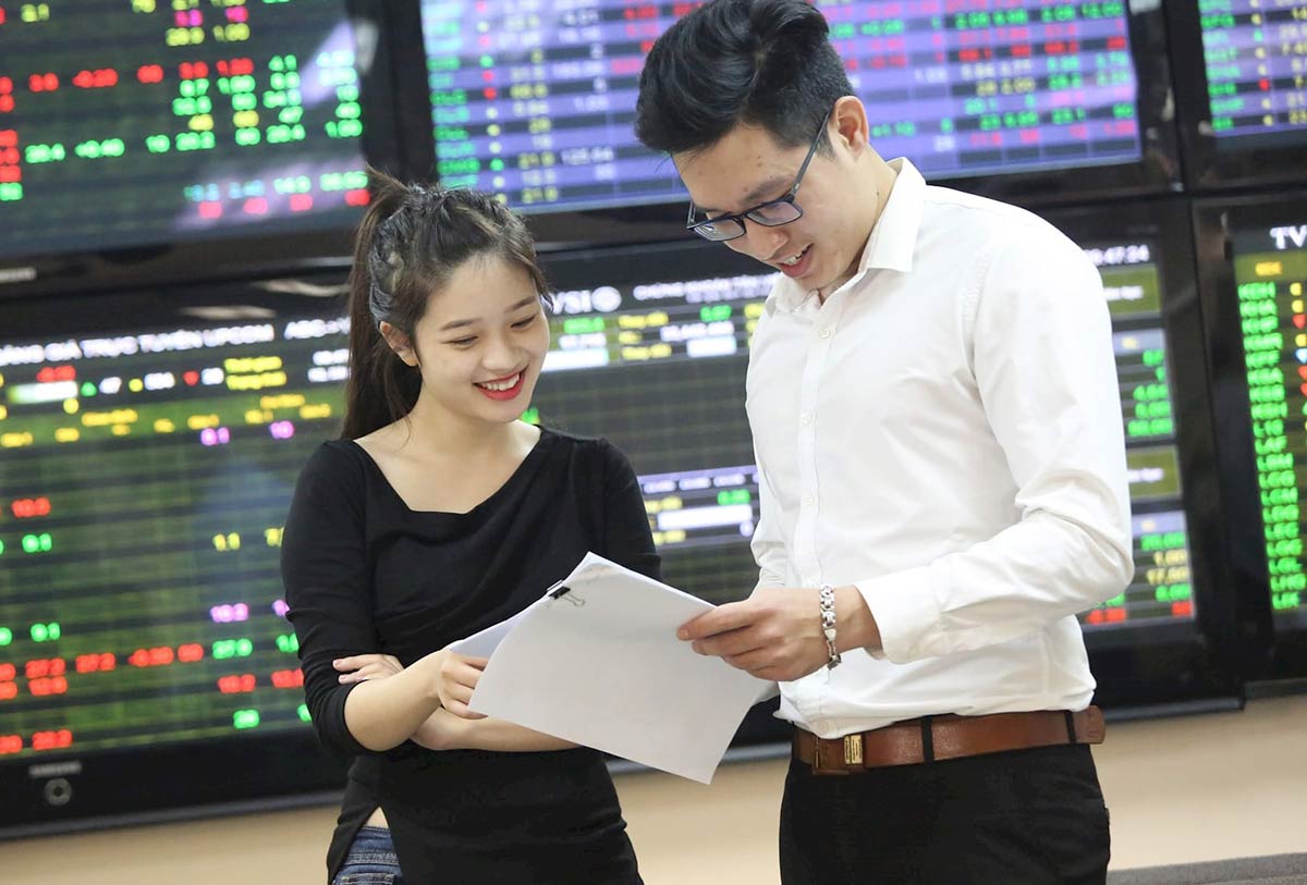 Thị trường hút vốn tỷ USD mỗi phiên, công ty chứng khoán cạn room cho vay Thị trường hút vốn tỷ USD mỗi phiên, công ty chứng khoán cạn room cho vay
