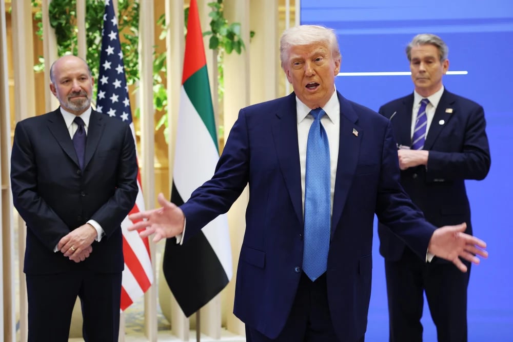 Tổng thống Trump áp thuế 35% lên Canada, chuẩn bị tung đòn thuế toàn diện Tổng thống Trump áp thuế 35% lên Canada, chuẩn bị tung đòn thuế toàn diện