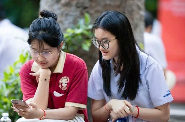TPHCM đề xuất cấm học sinh dùng điện thoại ở trường TPHCM đề xuất cấm học sinh dùng điện thoại ở trường