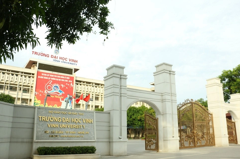 Truong Dai Hoc Vinh Ky Luat Canh Cao 2 Can Bo Bi To Ga Gam Nu Sinh 1