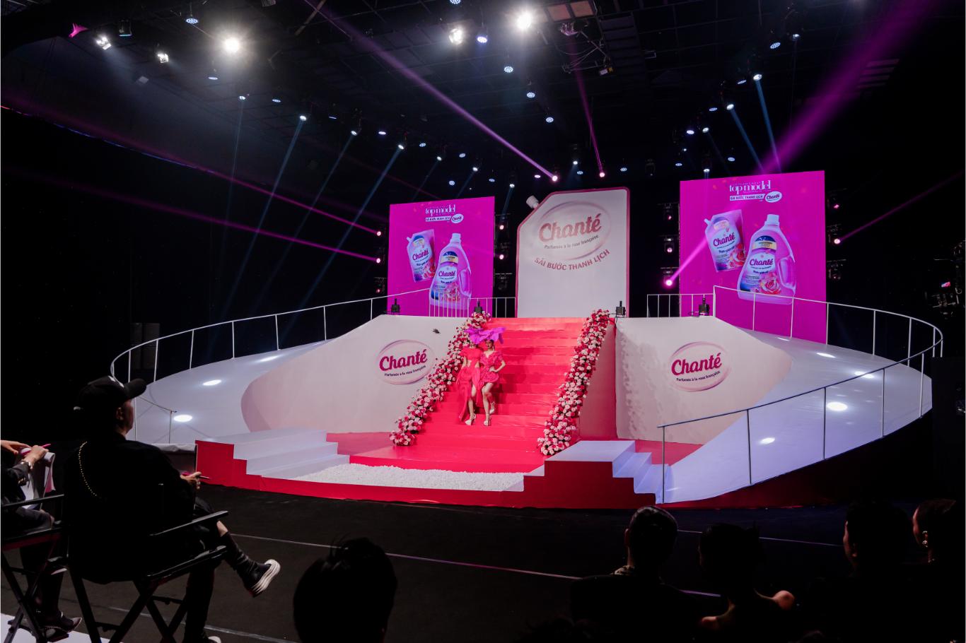 1. Thử Thách Của Tập 3 được Xây Dựng Như Một Fashion Show Ra Mắt Bộ Sưu Tập Mới, Với Sự Theo Dõi Trực Tiếp Của Khán Giả. (1)