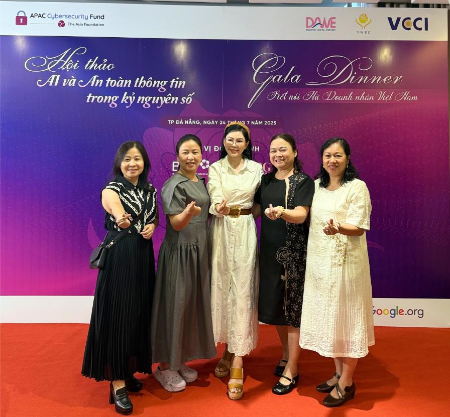 Ba Le Hong Thuy Tien Cung Cac Doanh Nhan Nu (1)