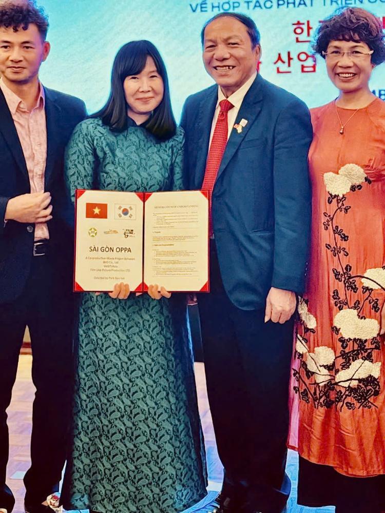 Bo Truong Bo Vh Tt Dl Nguyen Van Hung Cung Nha San Xuat Ba Ngo Bich Hanh Cuc Truong Cuc Nghe Thuat Bieu Dien Nghe Si Xuan Bac Va Ba Thu Phuong Vien Truong Vien Van Hoa Nt Tt Dl Viet Nam