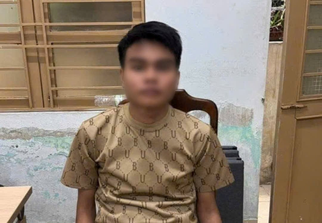 Bat Nong Thanh Nien Dung Dao Khong Che Mot Phu Nu De Cuop Xe May 2