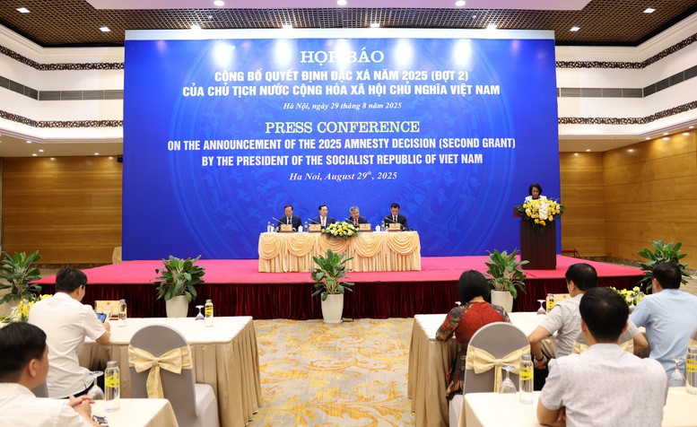 Cong Bo Quyet Dinh Cua Chu Tich Nuoc Dac Xa Cho 13 920 Nguoi 4