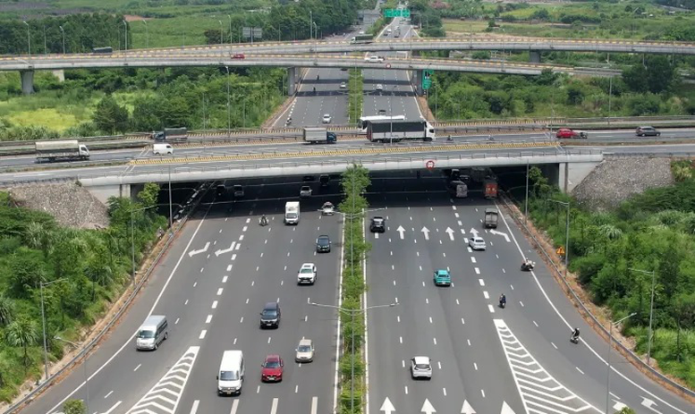 De Xuat Cam Xe Tai Chay Vao Lan 120km H 100km H Tren 2 Tuyen Cao Toc Quan Trong 1