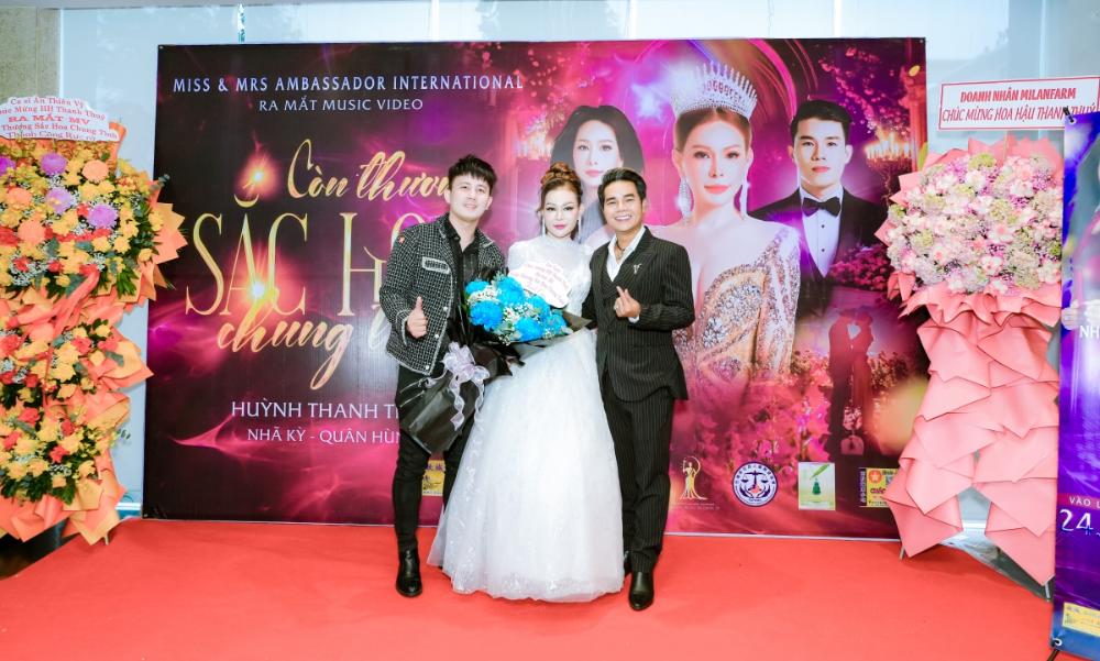 Hoa Hau Thanh Thuy Con Thuong Sac Hoa Chung Tinh14