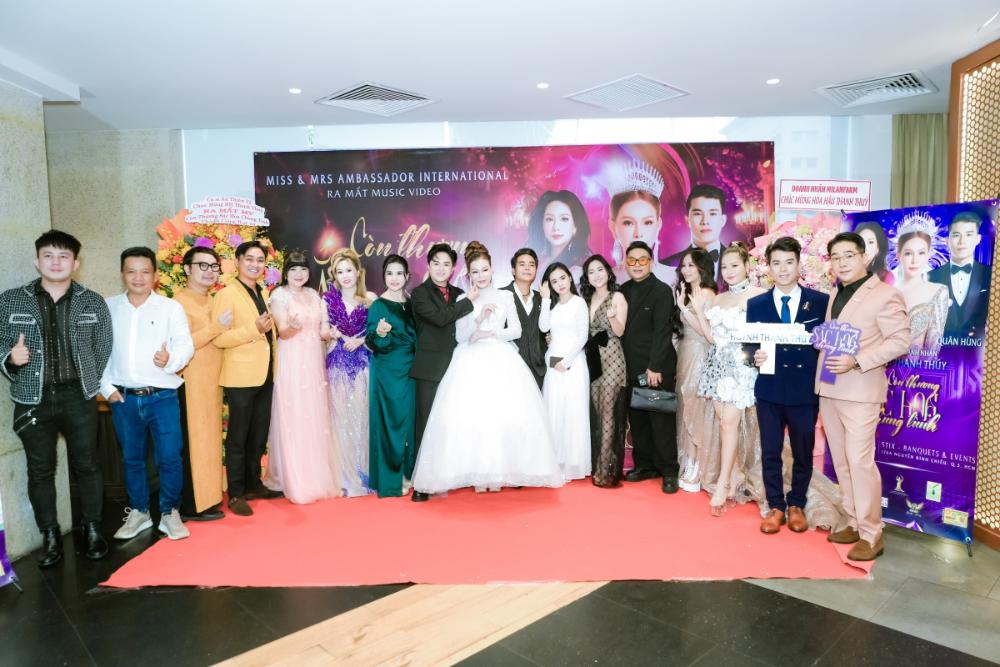 Hoa Hau Thanh Thuy Con Thuong Sac Hoa Chung Tinh16