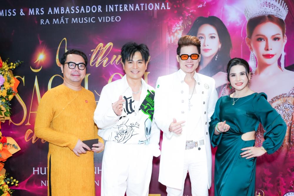 Hoa Hau Thanh Thuy Con Thuong Sac Hoa Chung Tinh29