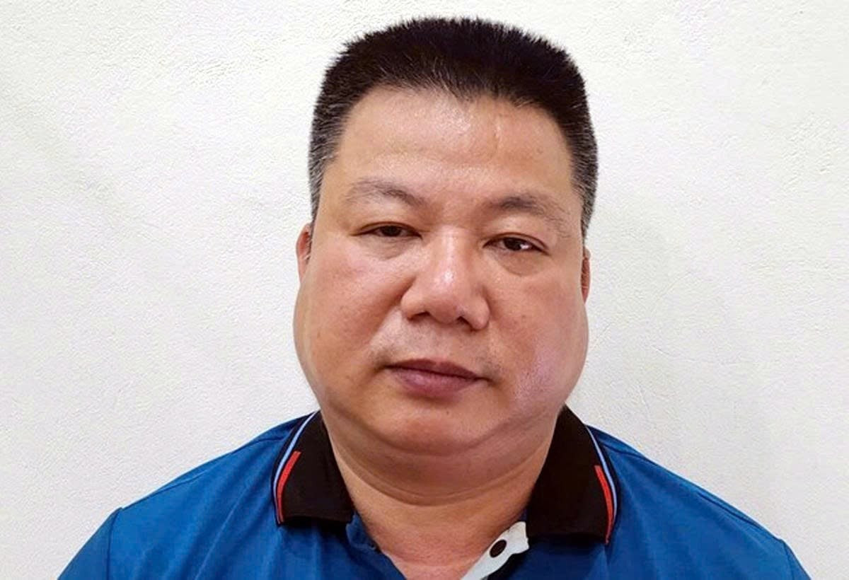 Khởi tố người đàn ông lao vào xe khách rút chìa khóa rồi bỏ đi Khởi tố người đàn ông lao vào xe khách rút chìa khóa rồi bỏ đi