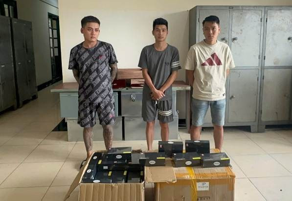 Khoi To Nhom Doi Tuong Trom Cap Kien Hang O Cang Hang Khong Noi Bai 1