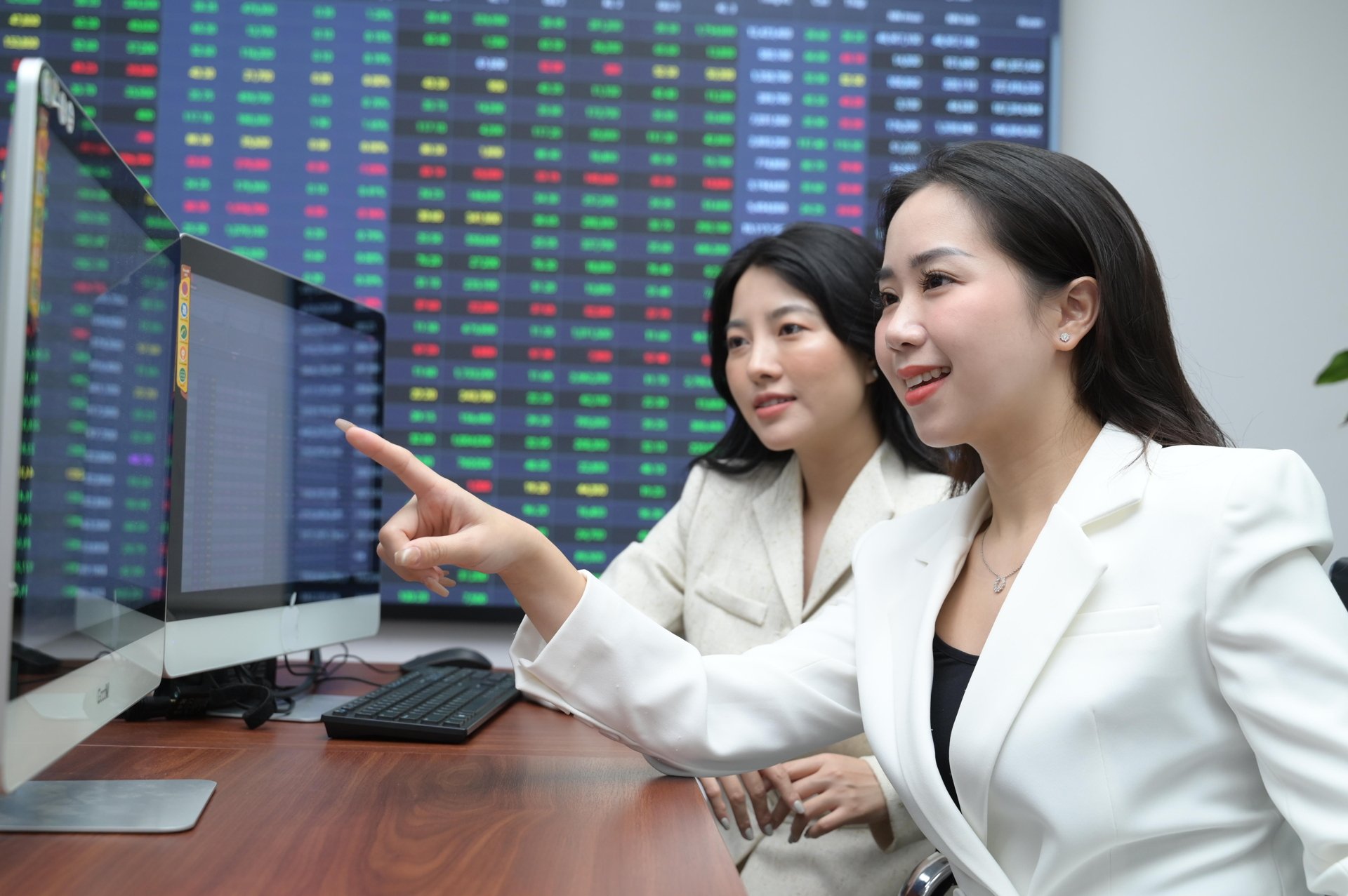 Ma Co Phieu Sot Nong Nho Blockchain Nhom Ngan Hang Bds Dong Loat Dieu Chinh 1