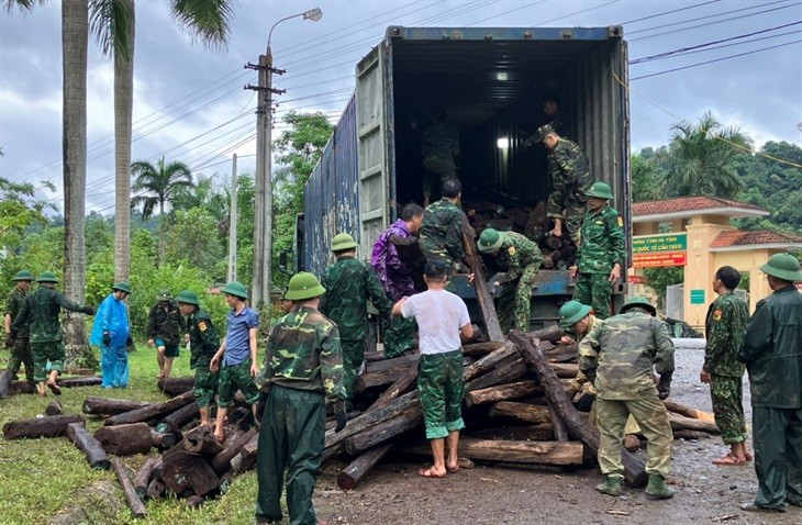 Phù phép gỗ lậu từ Lào về Việt Nam, 2 đối tượng lĩnh 25 năm tù giam Phù phép gỗ lậu từ Lào về Việt Nam, 2 đối tượng lĩnh 25 năm tù giam