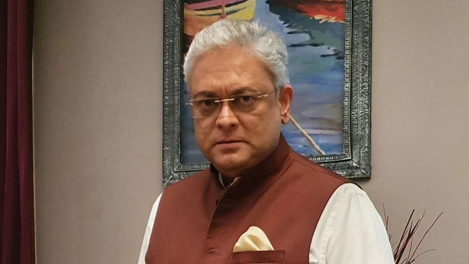 5 Kiran Karmakar Trong Vai Mr. Kapoor