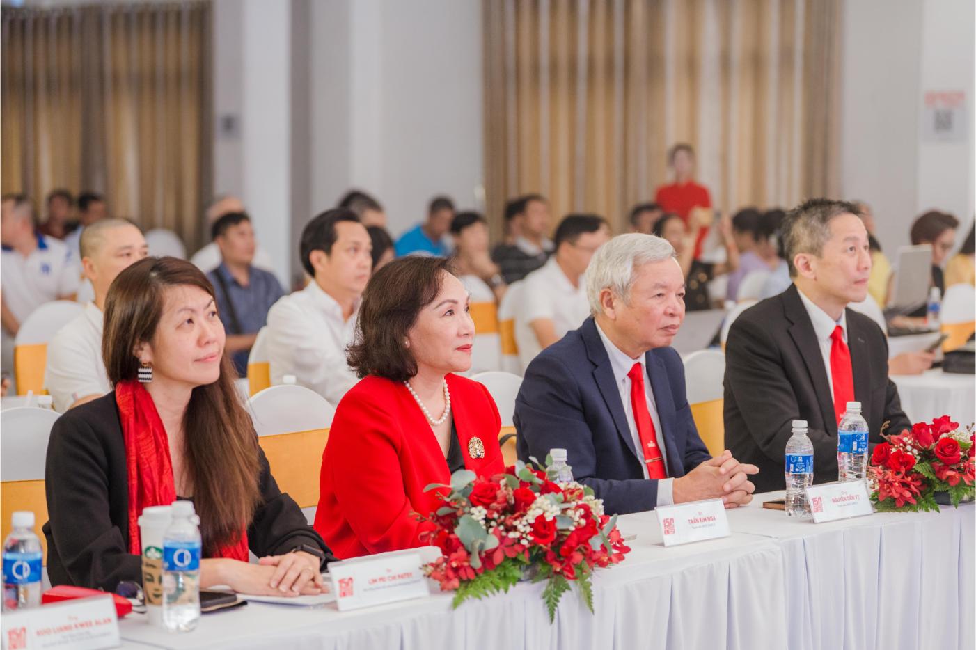 Các Khách Mời Tham Dự Tại Sự Kiện