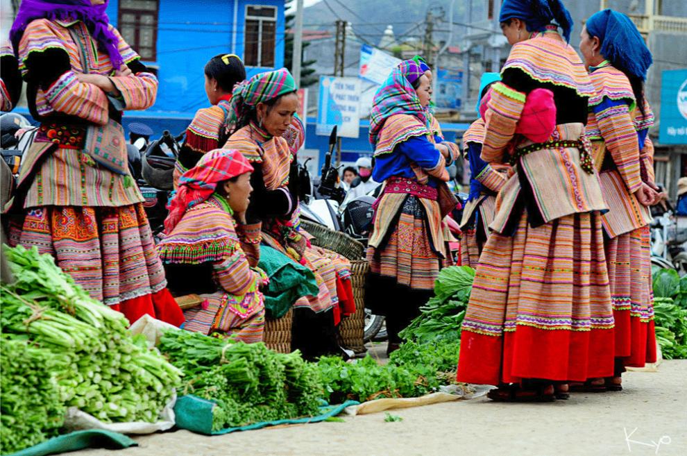 Chợ Phiên Sáng Sớm Ở Sapa