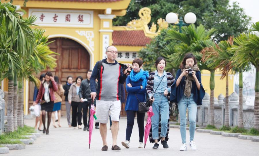 Khách Du Lịch Trung Quốc Tham Quan Hà Nội
