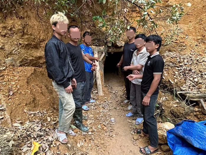Bat Qua Tang 7 Doi Tuong To Chuc Khai Thac Vang Trai Phep O Da Nang 2