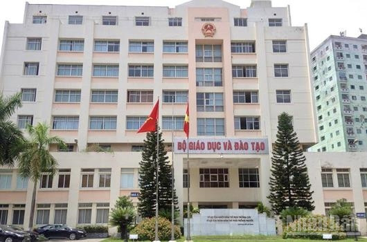 Bo Giao Duc Va Dao Tao Canh Bao Tin Gia Ve Sap Xep To Chuc Lai Cac Truong Dai Hoc 1
