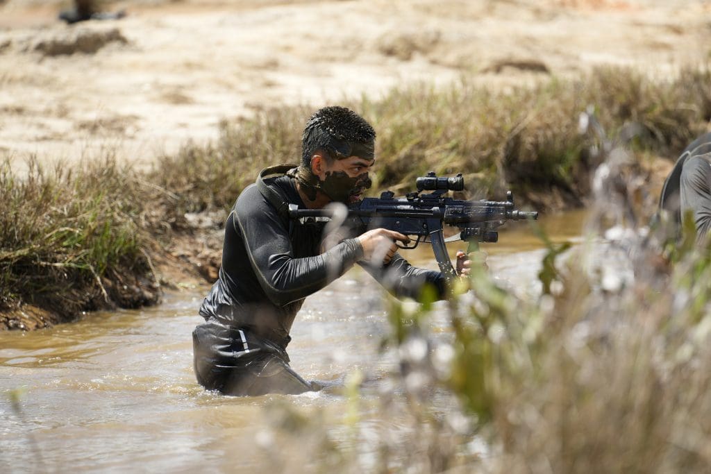 Mono Giu Binh Tinh Giua Dot Kich Hoan Thanh Loat Thu Thach Khac Nghiet 6