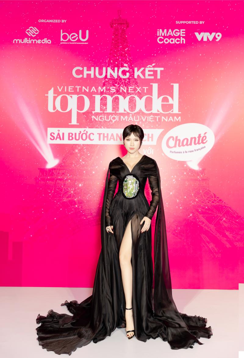 17. Mc Thanh Thanh Huyền “làm Nóng” Thảm đỏ Với Màn Lên đồ Lồng Lộn Khi Diện đầm Dạ Hội Xẻ Chân Quyến Rũ