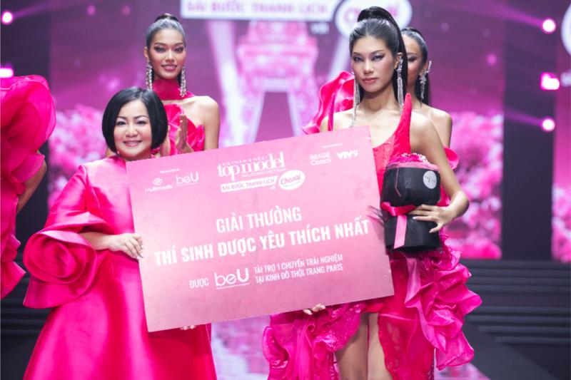 4 Madame Trang Lê Tổng đạo Diễn, Giám đốc Sản Xuất Chương Trình Trao Giải Thưởng Cho Thí Sinh được Yêu Thích Nhất Giang Phùng