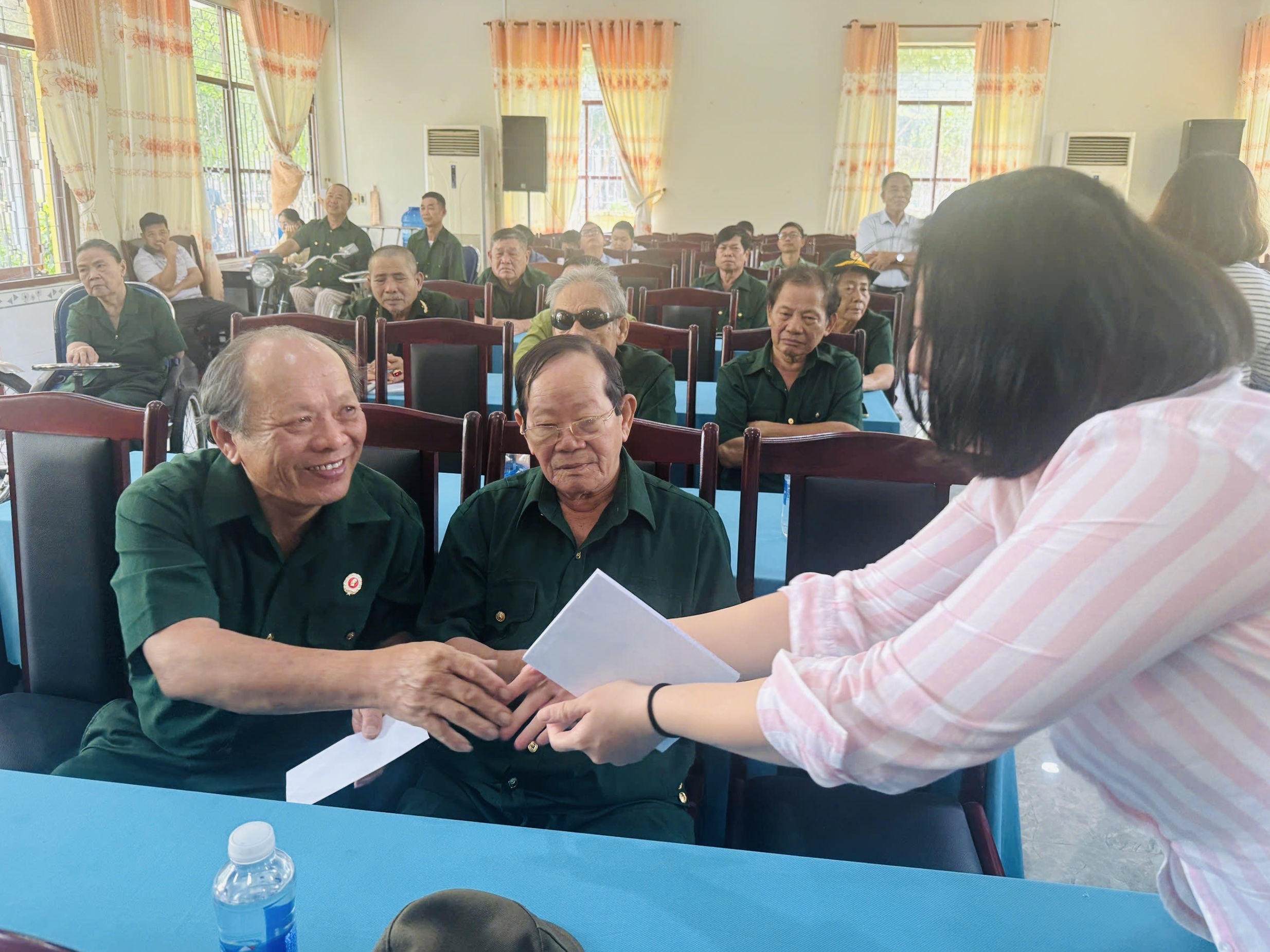 5188bdcff02d812ca542392bc3cde2a4 2 2