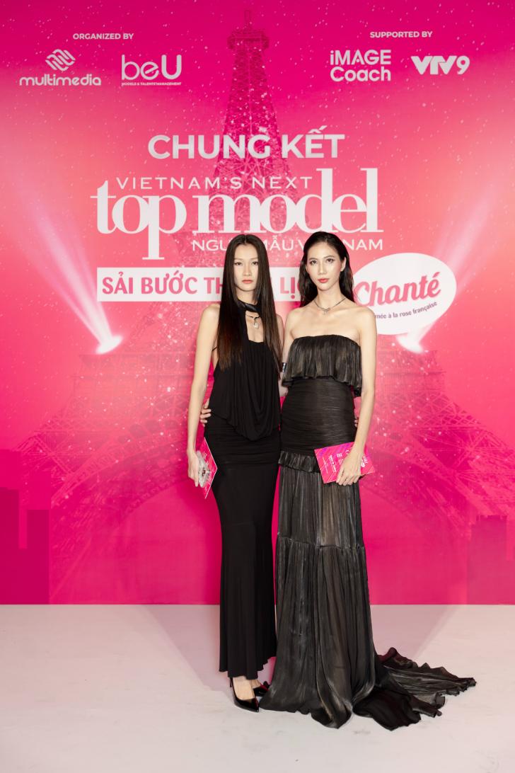 9. Bộ đôi Top Model Cao Ngân, Trang Đơ Hội Ngộ Trên Thảm đỏ Vntm