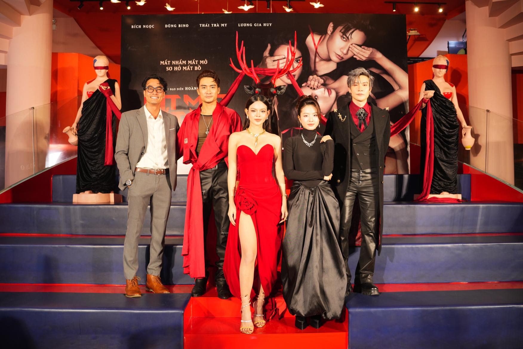 Diễn Viên Ngô Thành Tá (trái)