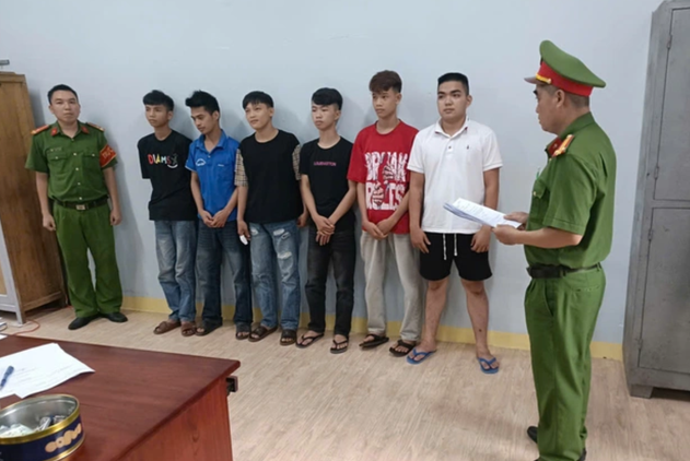 Bắt 6 đối tượng cầm dao truy đuổi người đi đường ở Đà Nẵng Bắt 6 đối tượng cầm dao truy đuổi người đi đường ở Đà Nẵng