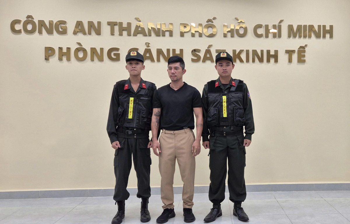 Bắt ca sĩ Lương Bằng Quang - chồng của Ngân 98 về tội hối lộ Bắt ca sĩ Lương Bằng Quang - chồng của Ngân 98 về tội hối lộ