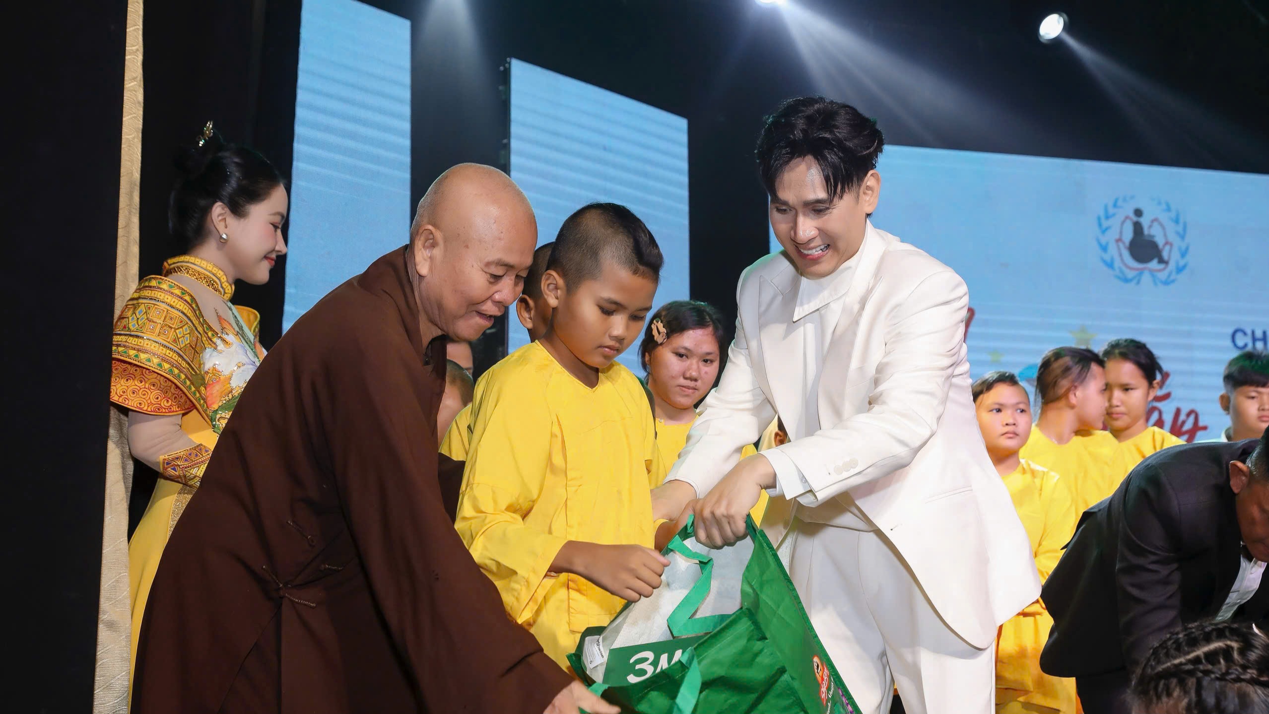 Ca Si Nguyen Vu Say Mot Doi Vi Em (4)