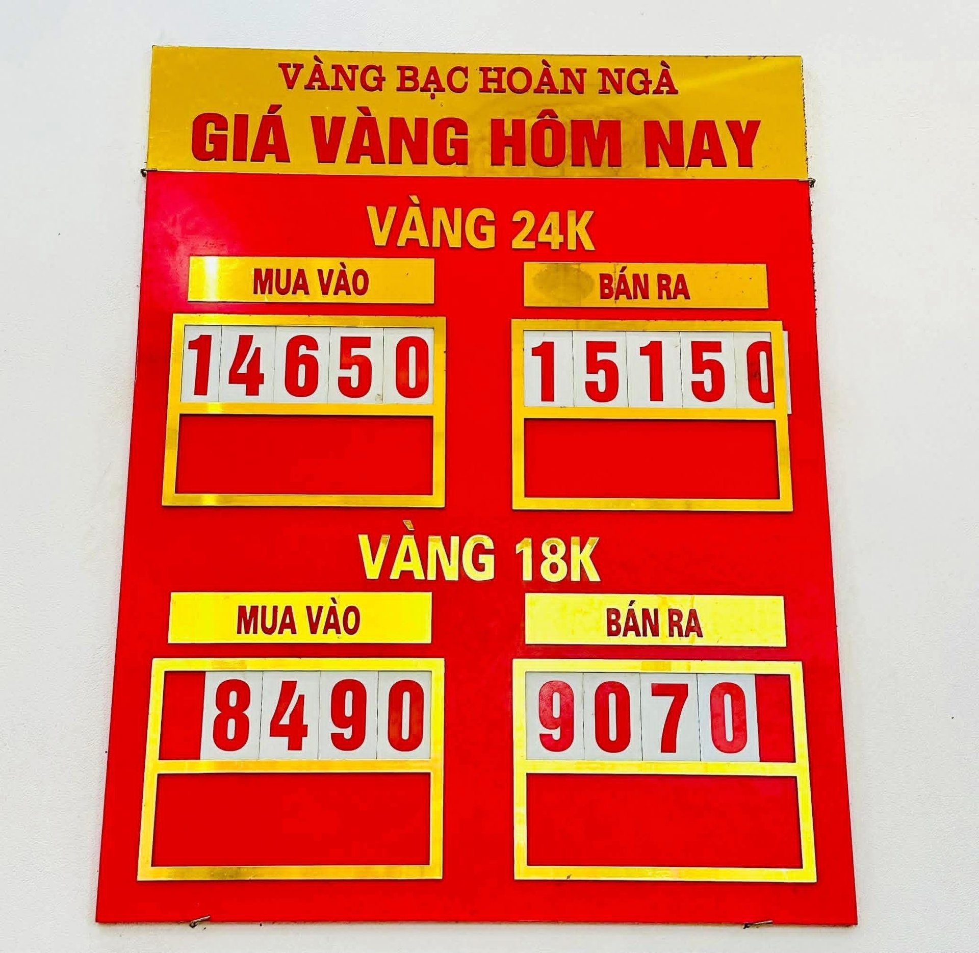 Giá vàng nhẫn tăng 'điên đảo', tiệm vàng tư nhân đẩy giá vượt 151 triệu/lượng Giá vàng nhẫn tăng 'điên đảo', tiệm vàng tư nhân đẩy giá vượt 151 triệu/lượng