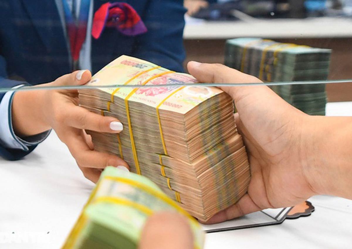 Ngân hàng đồng loạt tăng lãi suất tiết kiệm trước áp lực thanh khoản cuối năm Ngân hàng đồng loạt tăng lãi suất tiết kiệm trước áp lực thanh khoản cuối năm