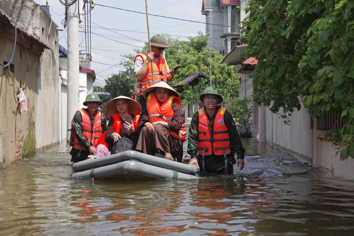 Nước sông dâng cao, Hà Nội di dời dân khỏi vùng ngập sâu Nước sông dâng cao, Hà Nội di dời dân khỏi vùng ngập sâu