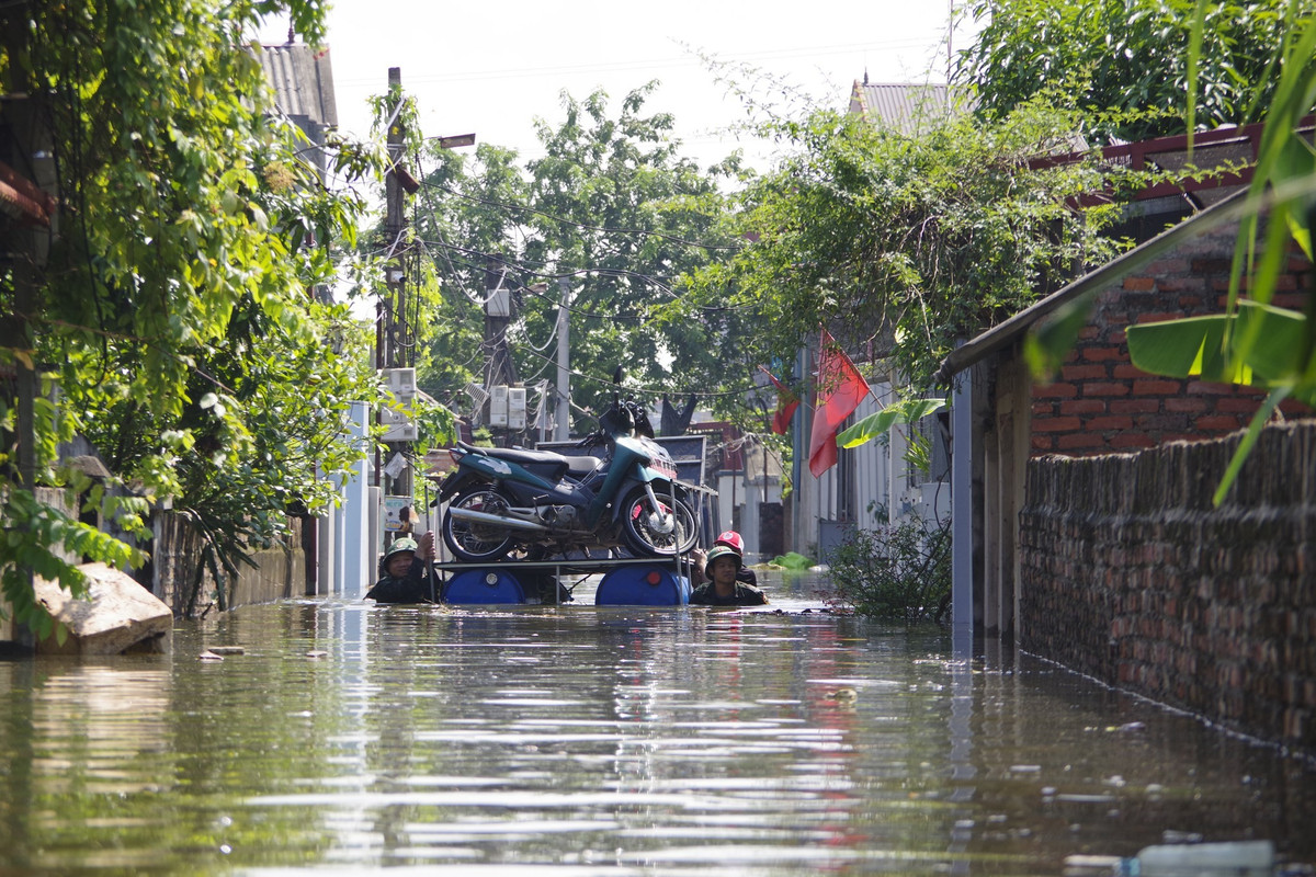 Nước sông dâng cao, Hà Nội di dời dân khỏi vùng ngập sâu Nước sông dâng cao, Hà Nội di dời dân khỏi vùng ngập sâu