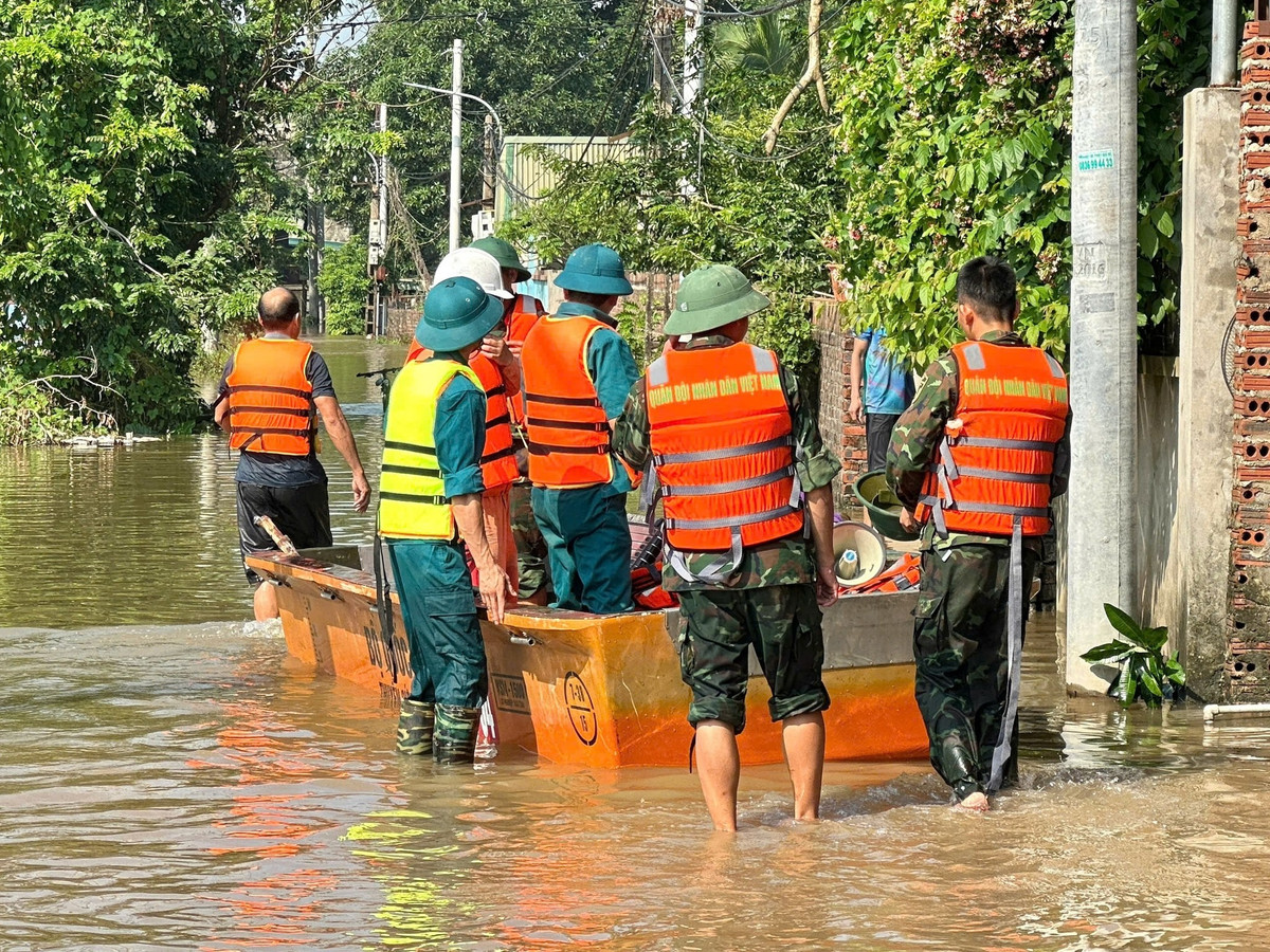 Nước sông dâng cao, Hà Nội di dời dân khỏi vùng ngập sâu Nước sông dâng cao, Hà Nội di dời dân khỏi vùng ngập sâu