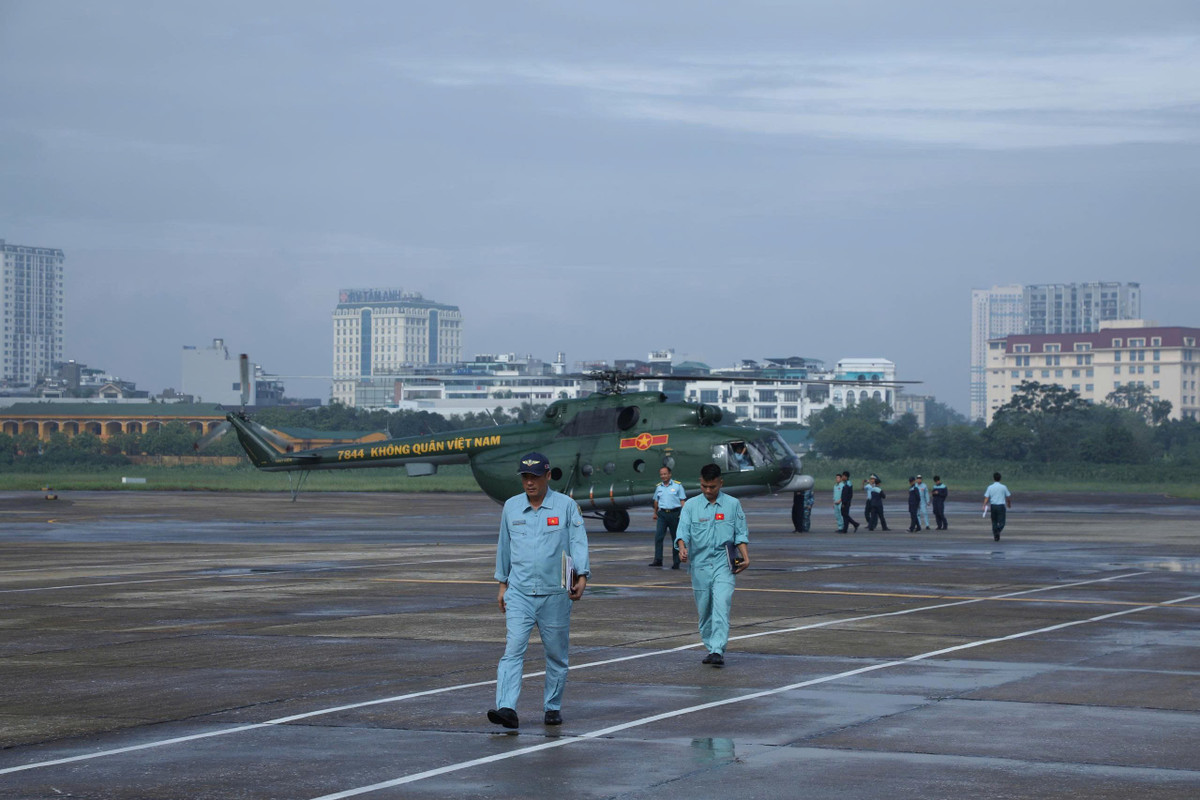 Quân đội điều 3 trực thăng đi cứu trợ người dân bị cô lập do mưa lũ Quân đội điều 3 trực thăng đi cứu trợ người dân bị cô lập do mưa lũ