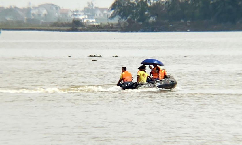 Tim Thay Thi The Cuoi Cung Trong Vu Nguoi Bo Om 2 Con Nhay Cau Ben Thuy 2