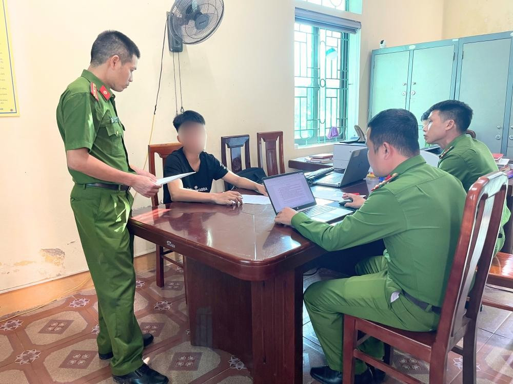 Trieu Tap Doi Tuong Nem Da Vo Kinh O To Tren Cao Toc Bai Vot Ham Nghi 2