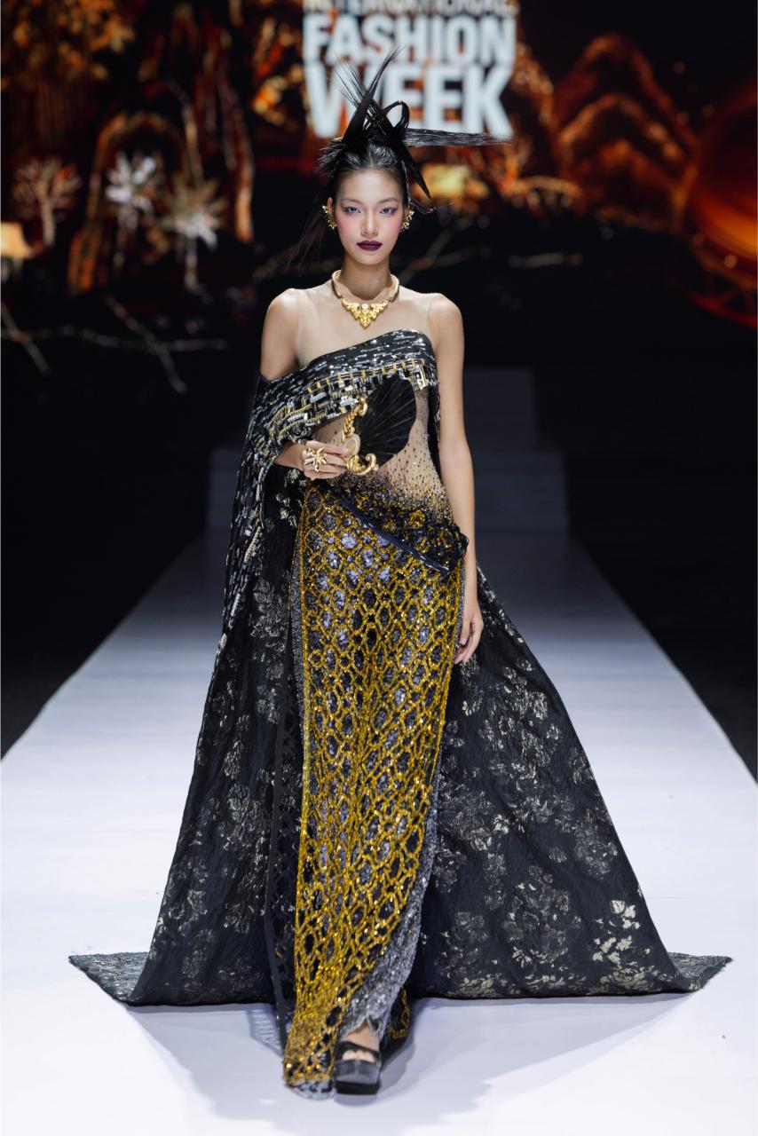 8. Lại Mai Hoa, Quán Quân Vietnam Next Top Model Gây Ấn Tượng Mạnh Mẽ Trong Thiết Kế đặc Sắc Của Bst Trương Đại Học Kiến Trúc Hà Nội.jpeg