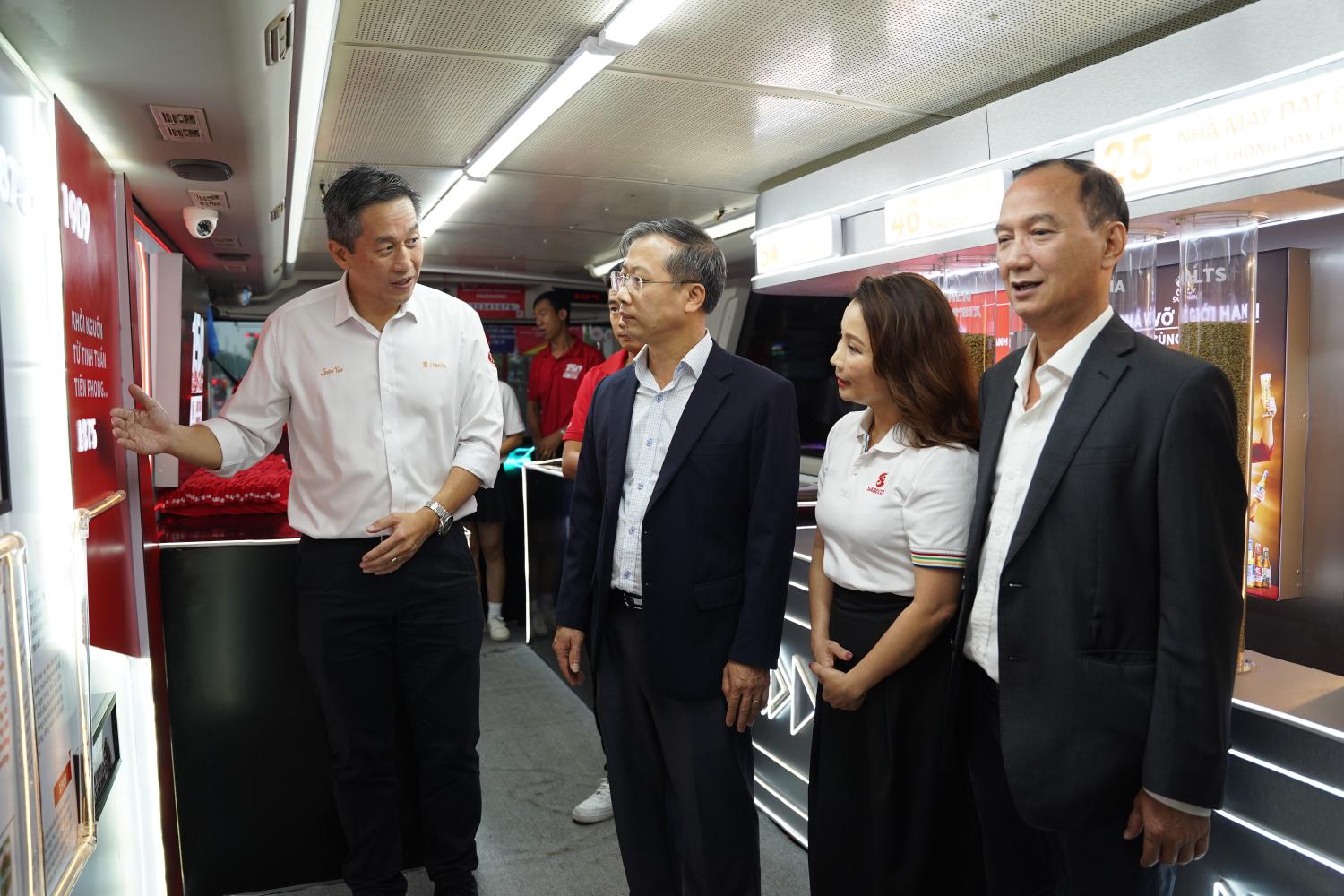 Đại Diện Lãnh đạo Tỉnh Nghệ An Tham Quan, Tìm Hiểu Về Hoạt động Hành Trình Di Sản Của Sabeco (1)