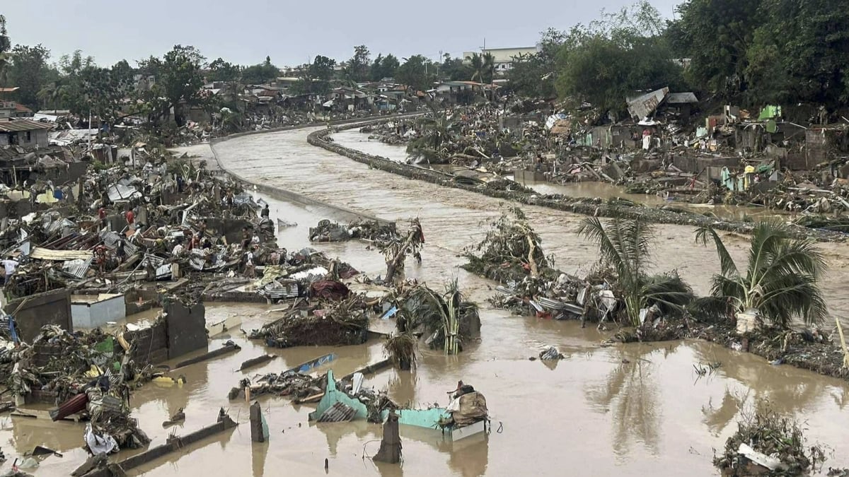 Bão Kalmaegi tàn phá Philippines khiến 66 người thiệt mạng, tiếp tục tiến vào Việt Nam Bão Kalmaegi tàn phá Philippines khiến 66 người thiệt mạng, tiếp tục tiến vào Việt Nam