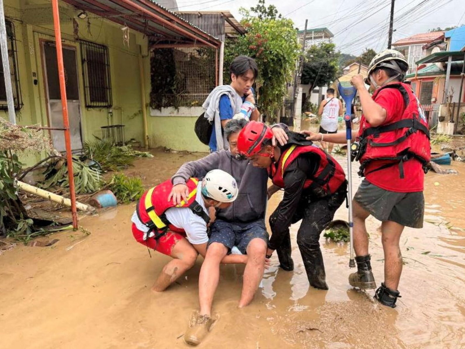 Bão Kalmaegi tàn phá Philippines khiến 66 người thiệt mạng, tiếp tục tiến vào Việt Nam Bão Kalmaegi tàn phá Philippines khiến 66 người thiệt mạng, tiếp tục tiến vào Việt Nam