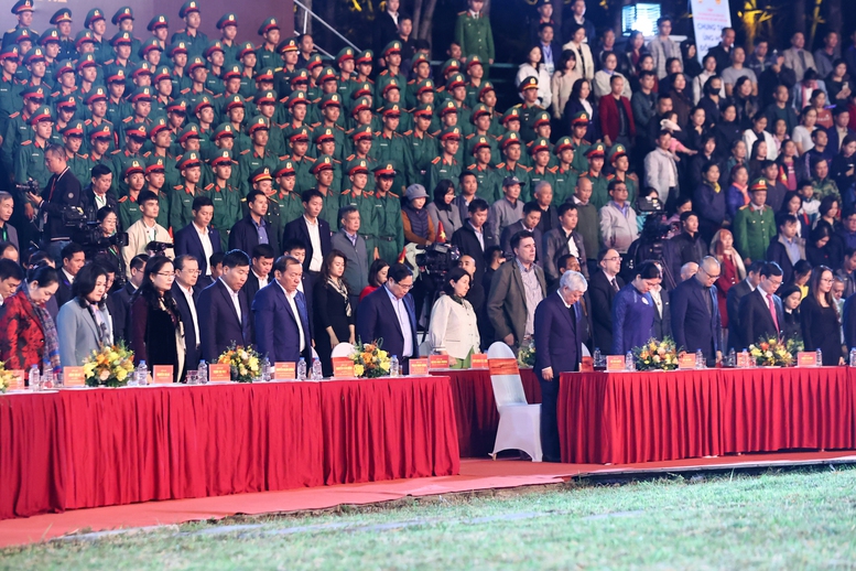 Thu Tuong Keu Goi Chung Suc Dong Long Dong Cam Cong Kho Chia Se Voi Dong Bao Mien Trung 8