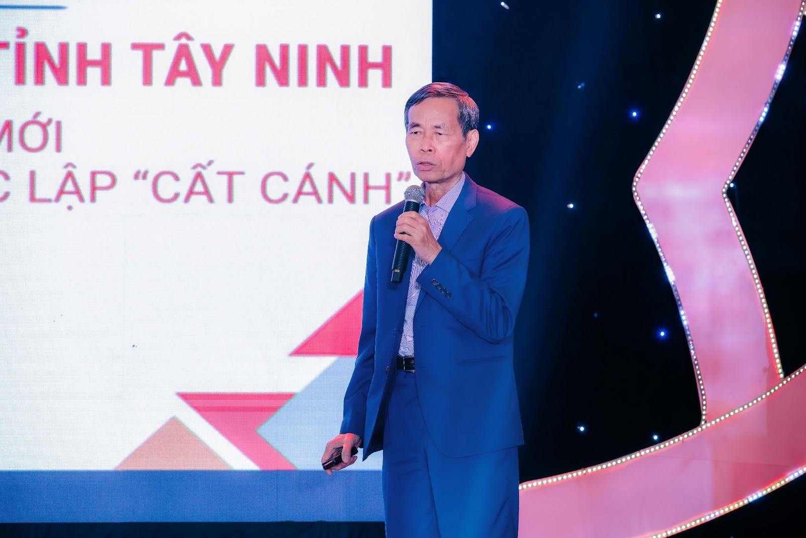 8b7ff113 D3e7 4ceb B042 C771a0d8c483